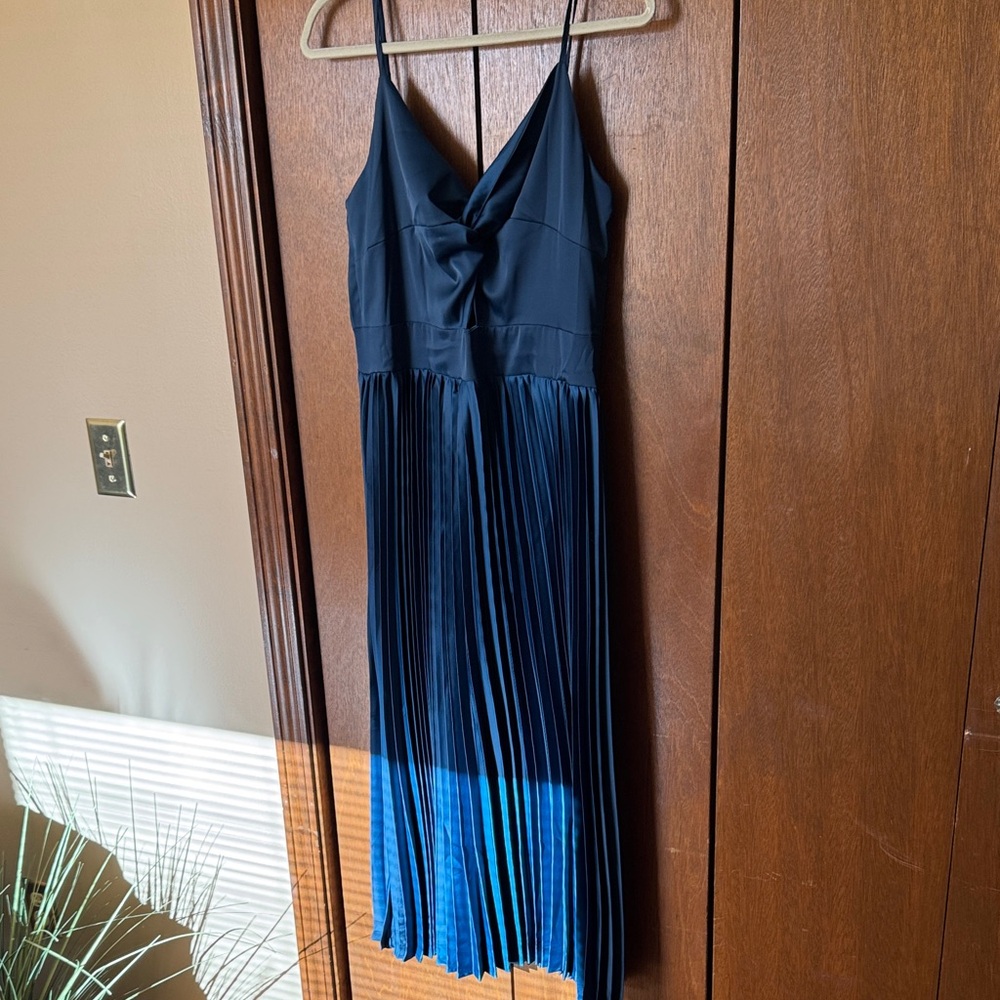 Chic Midnight Blue Pleated Midi Dress